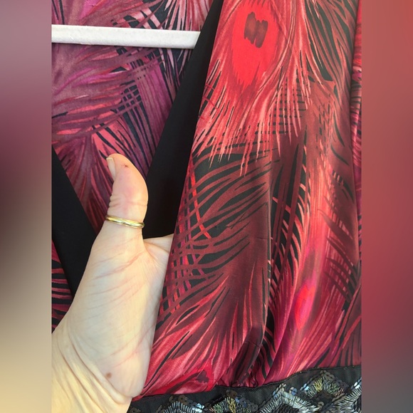 Beautifully red DRESS BARN peacock feather top - Picture 7 of 12